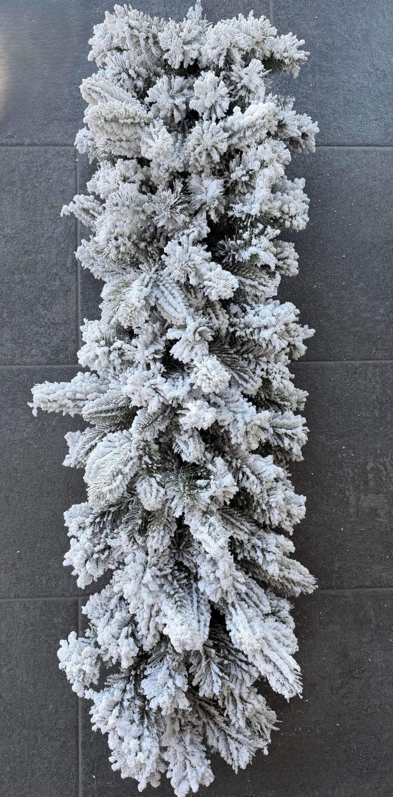 Girlanda świąteczna Bahama Śnieżona 100 cm LED – PE + PVC 1 Girlanda świąteczna Bahama Śnieżona 100 cm LED – PE + PVC